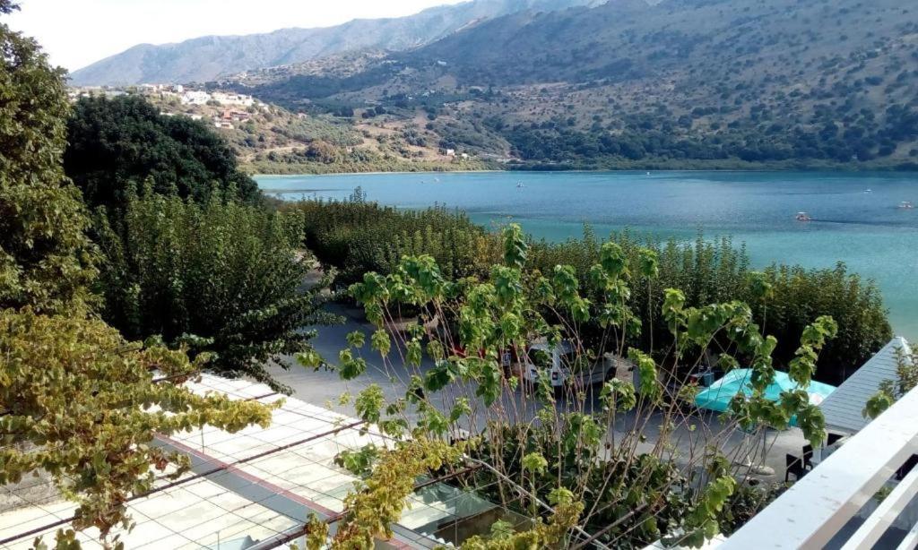 Korissia With Lake View Kournas Екстер'єр фото