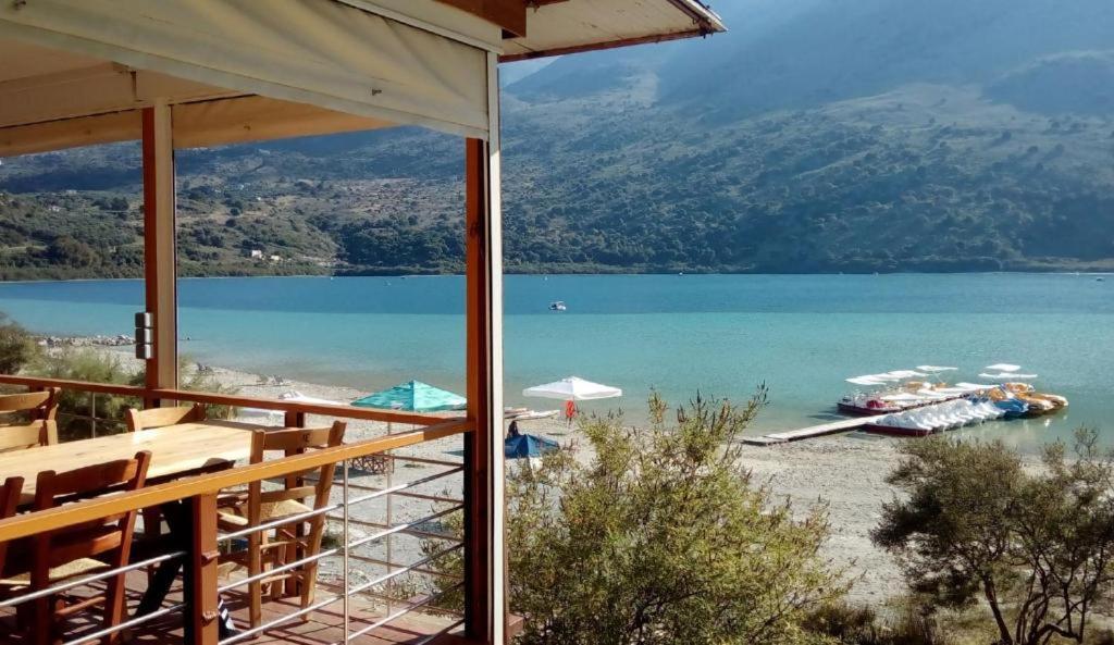 Korissia With Lake View Kournas Екстер'єр фото