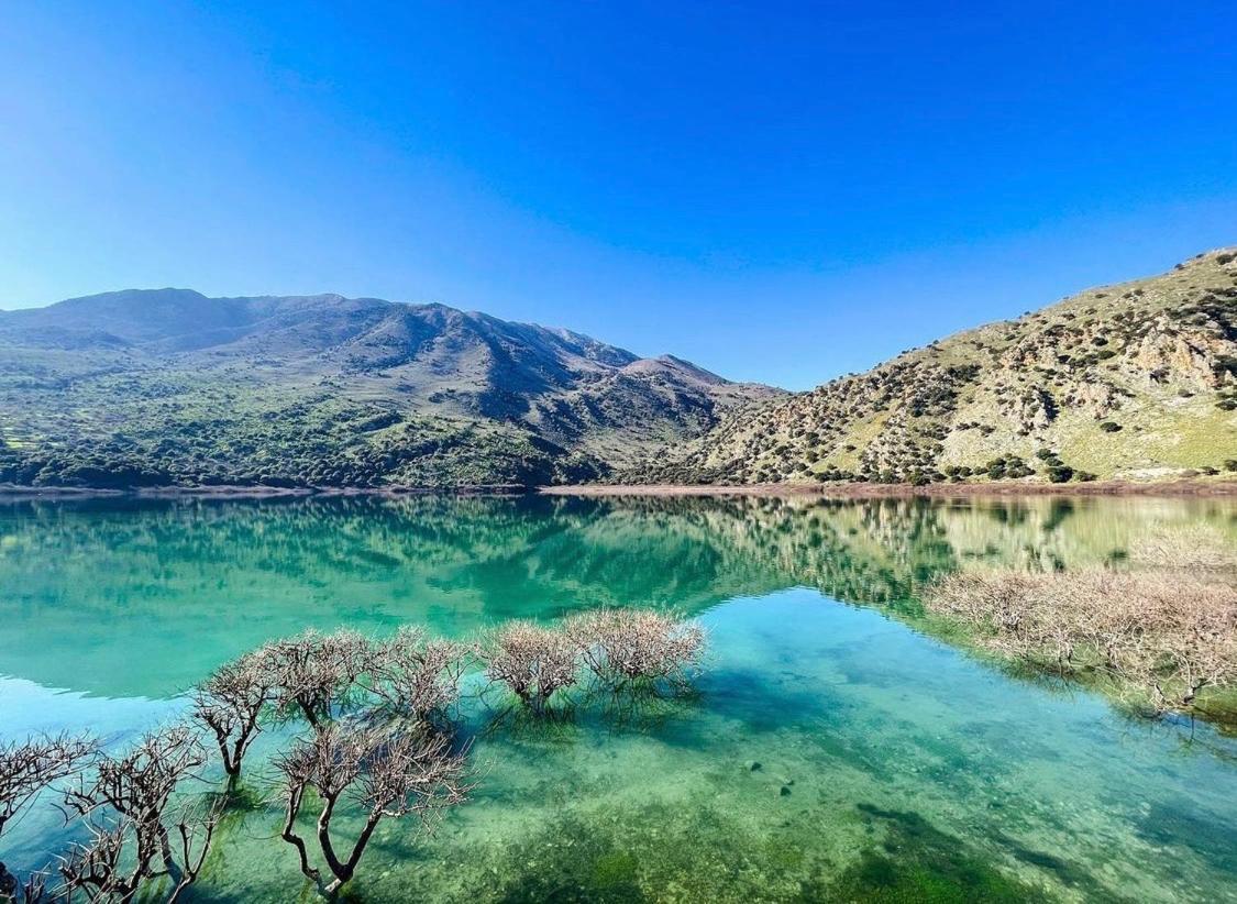 Korissia With Lake View Kournas Екстер'єр фото