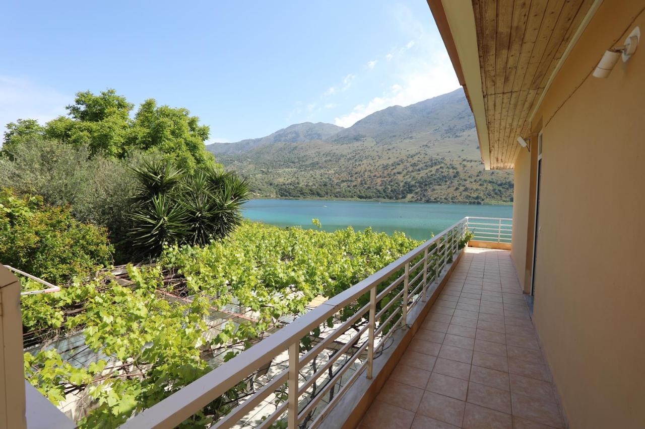 Korissia With Lake View Kournas Екстер'єр фото